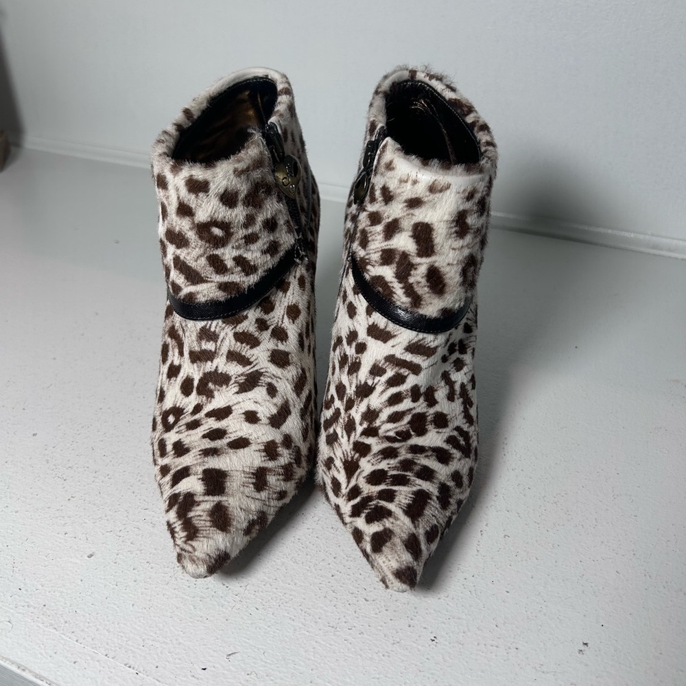 Angeleigh Anastasia Leopard Haircalf Ankle Booties IMade in Italy US 6.5 Heels - Picture 4 of 8